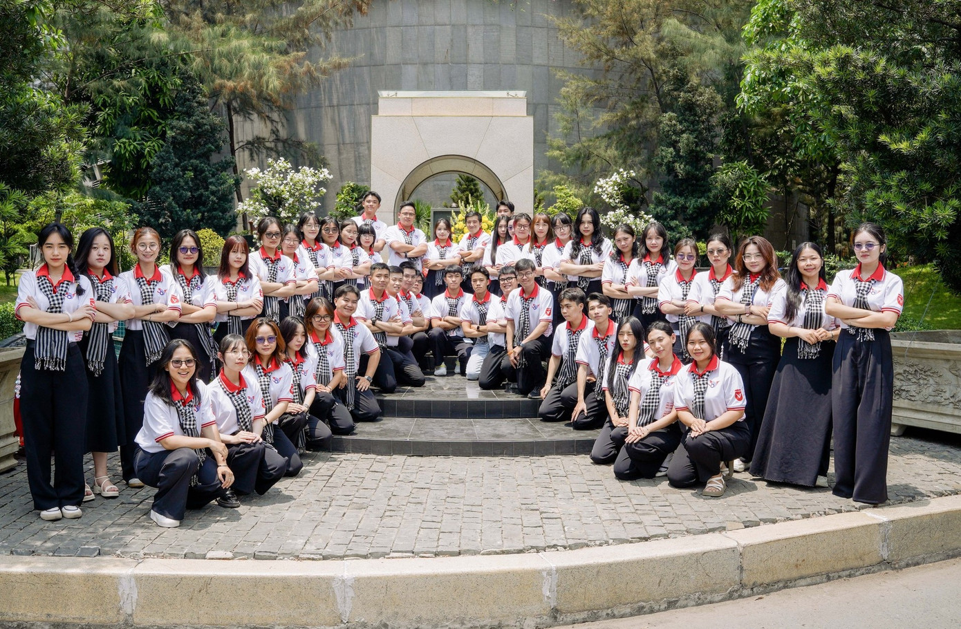 Đoàn đại biểu sinh viên trường ĐH Văn Lang tham gia 'Hành trình về miền Đất Tổ'. Đoàn đại biểu sinh viên trường ĐH Văn Lang tham gia 'Hành trình về miền Đất Tổ'.