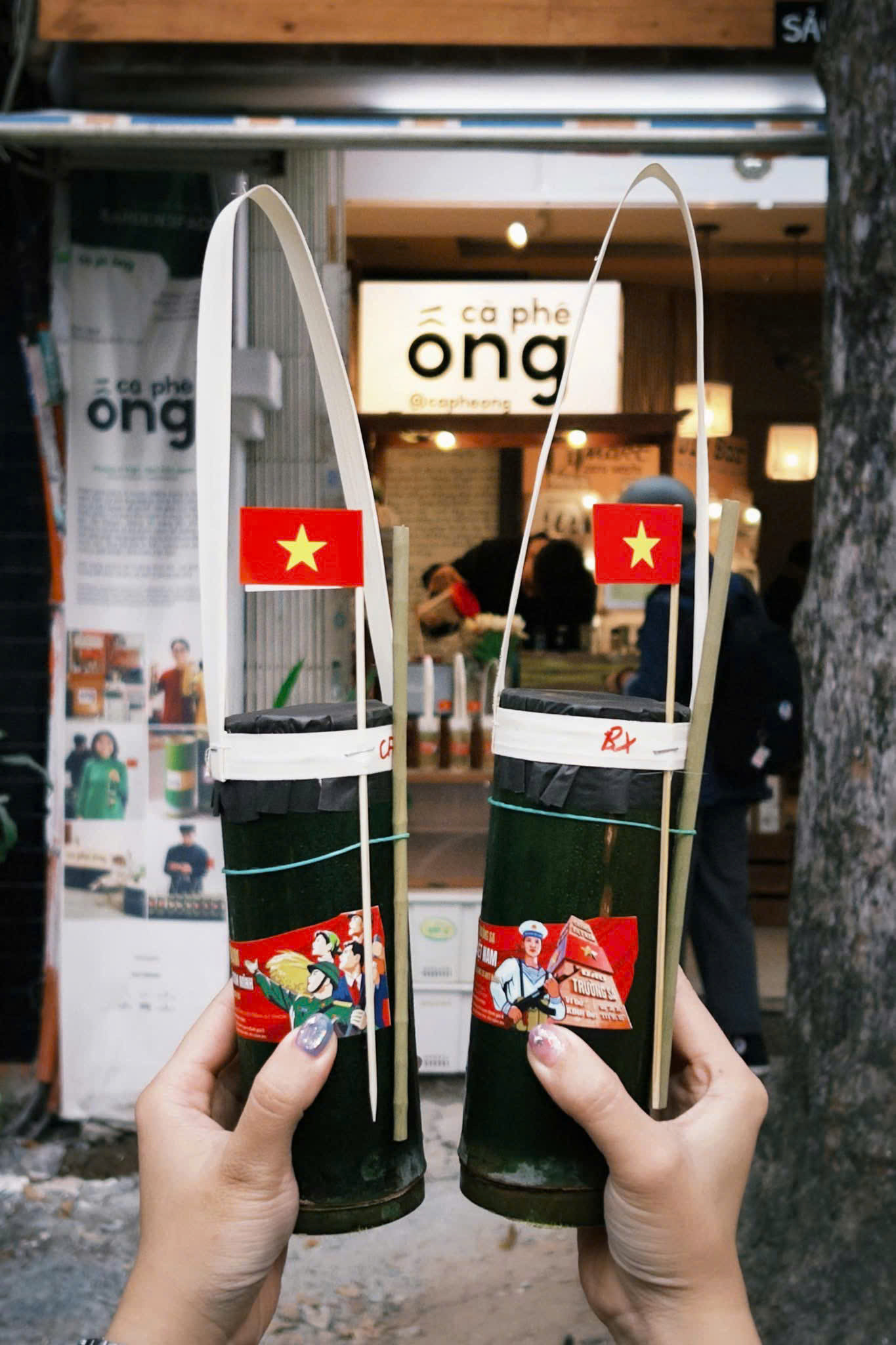 Cà phê ống với thiết kế mang đậm văn hóa Việt. (Ảnh: Nguyễn Trần Hiếu & Quỳnh Mai) Cà phê ống với thiết kế mang đậm văn hóa Việt. (Ảnh: Nguyễn Trần Hiếu & Quỳnh Mai)