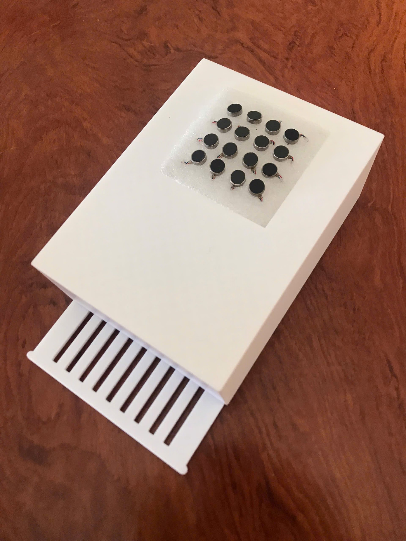 Toàn diện về thiết bị TactiWave của nhóm. (Ảnh NVCC) Toàn diện về thiết bị TactiWave của nhóm. (Ảnh NVCC)