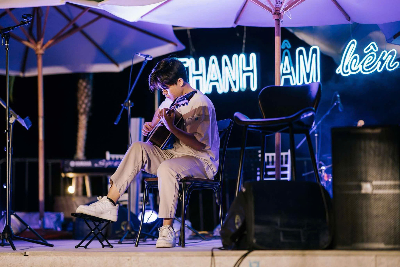 Anh Huy góp mặt vào nhiều hoạt động âm nhạc, nghệ thuật trong và ngoài nhà trường. (Ảnh: NVCC)