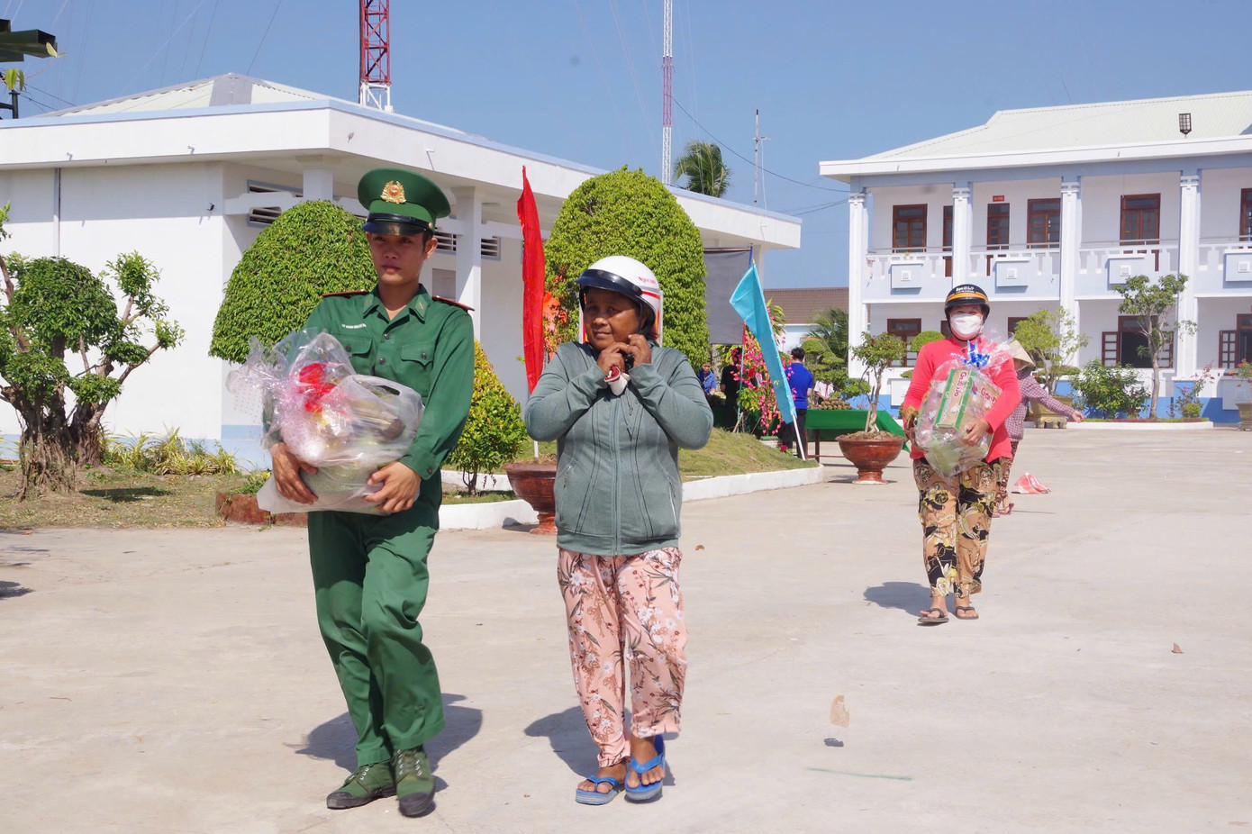 Khánh Duy luôn nhiệt tình hăng hái giúp đỡ mọi người.