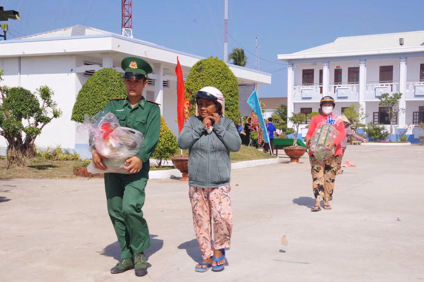Khánh Duy luôn nhiệt tình hăng hái giúp đỡ mọi người.
