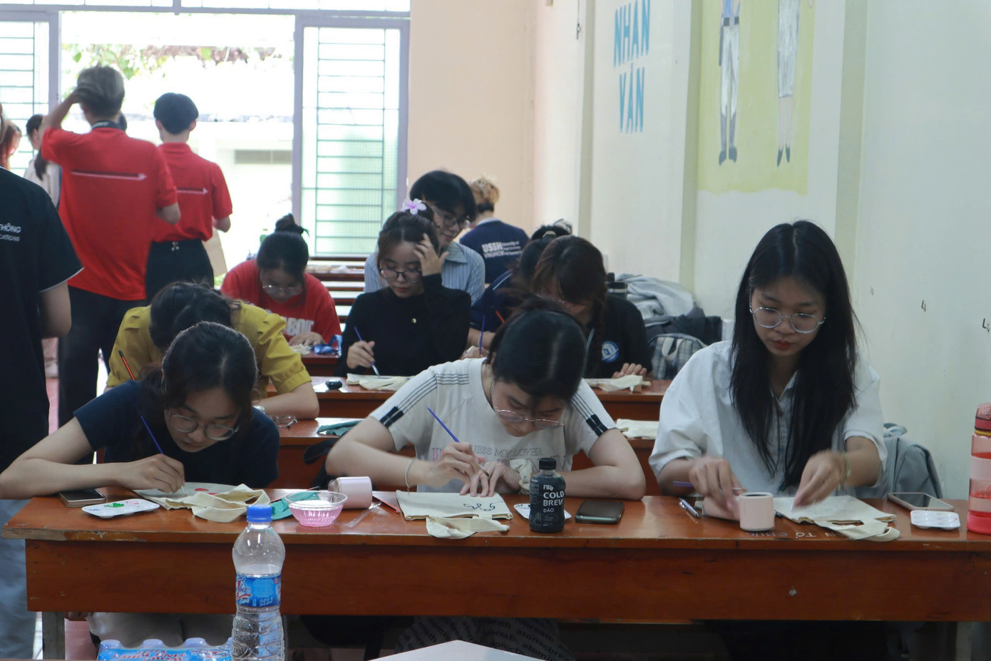 Workshop “Cọ nhỏ - Vẽ điều to” nhận được sự hưởng ứng và tham gia nhiệt tình từ đông đảo sinh viên. (Ảnh: Thanh Tâm) Workshop “Cọ nhỏ - Vẽ điều to” nhận được sự hưởng ứng và tham gia nhiệt tình từ đông đảo sinh viên. (Ảnh: Thanh Tâm)