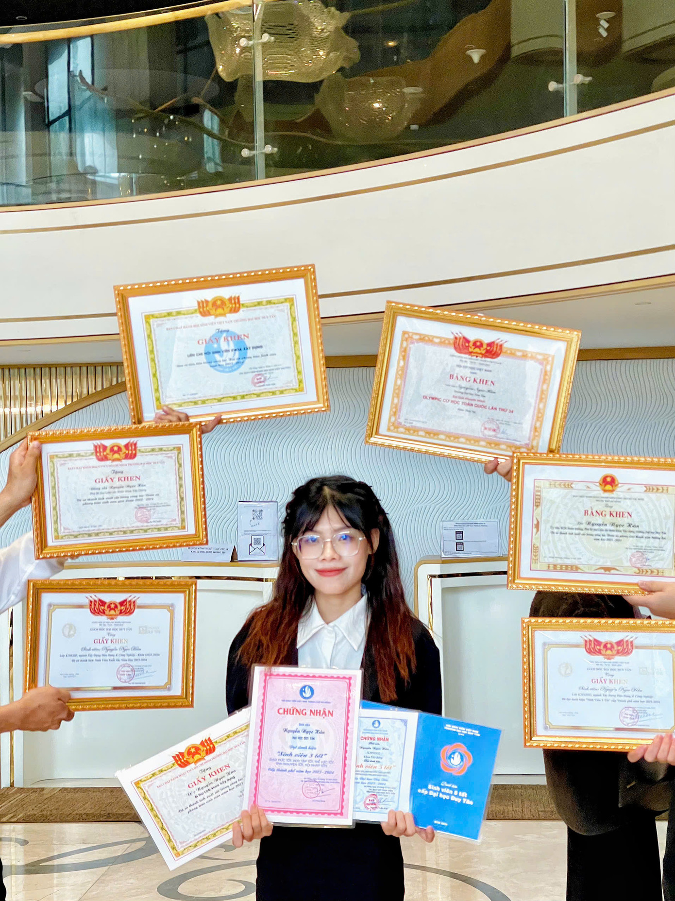 Ngọc Hân giành được nhiều thành tích trong học tập. Ngọc Hân giành được nhiều thành tích trong học tập.