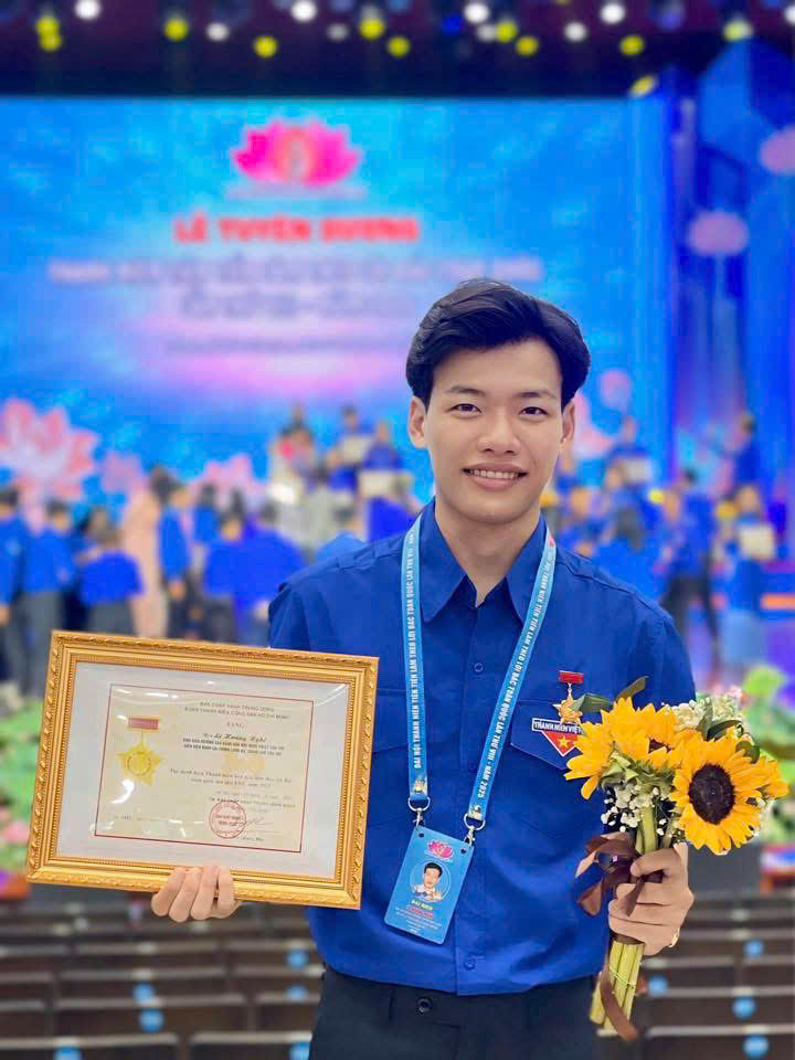 Hoàng Nghi là 1 trong 444 đại biểu tham dự Đại hội t 'Thanh niên tiên tiến làm theo lời Bác' toàn quốc, năm 2025. Hoàng Nghi là 1 trong 444 đại biểu tham dự Đại hội t 'Thanh niên tiên tiến làm theo lời Bác' toàn quốc, năm 2025.