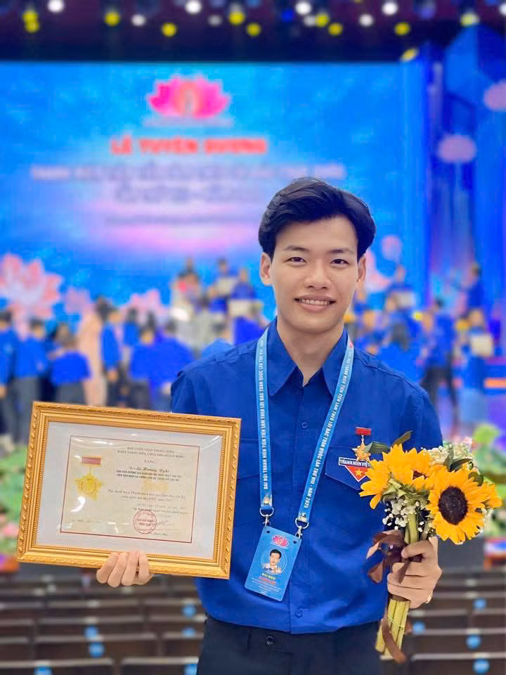 Hoàng Nghi là 1 trong 444 đại biểu tham dự Đại hội t 'Thanh niên tiên tiến làm theo lời Bác' toàn quốc, năm 2025.