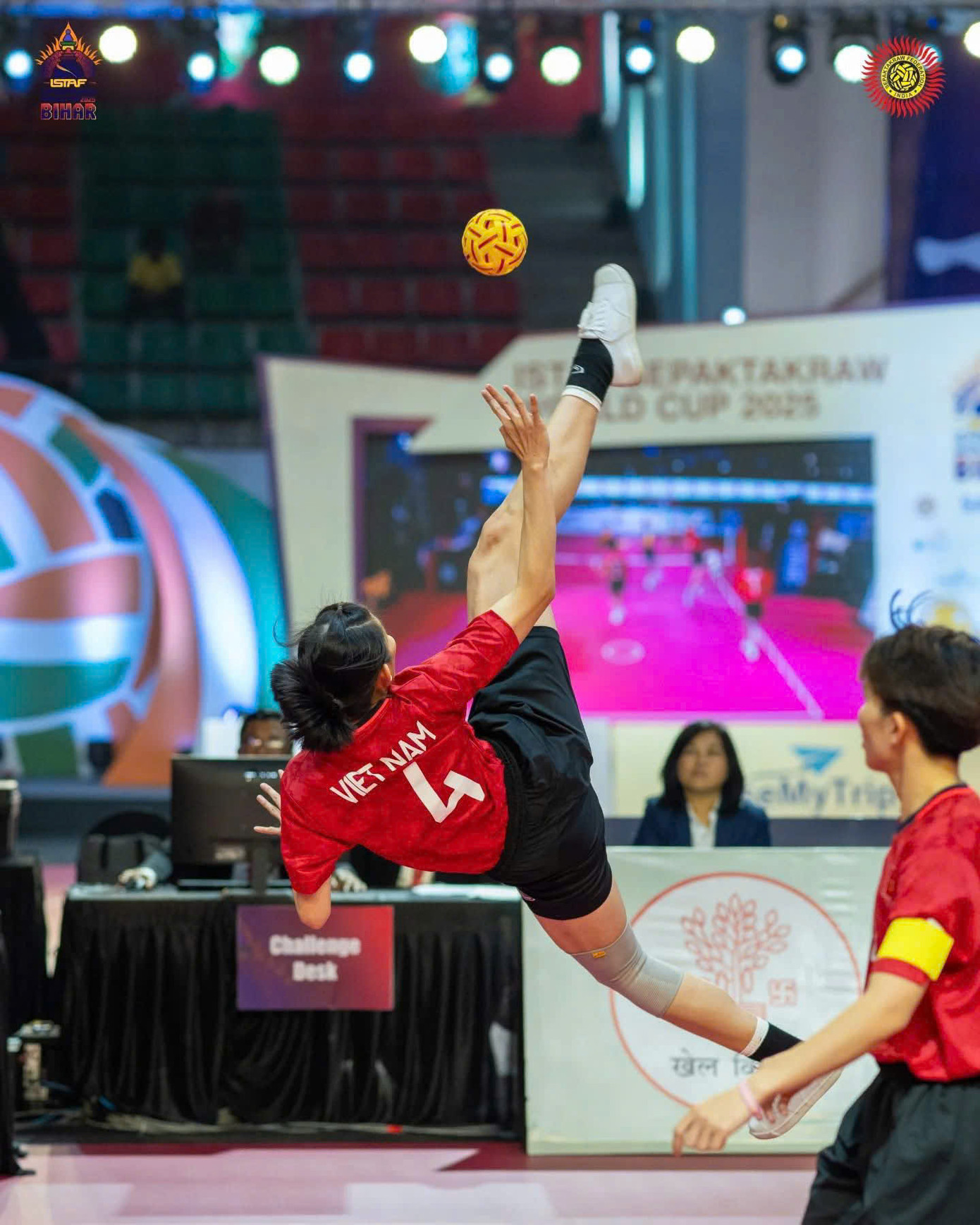 Pha giao cầu quyết định của Ngọc Yến giúp đội tuyển Việt Nam giành chức vô địch tại 'Sepaktakraw World 2025. (Ảnh: NVCC) Pha giao cầu quyết định của Ngọc Yến giúp đội tuyển Việt Nam giành chức vô địch tại 'Sepaktakraw World 2025. (Ảnh: NVCC)