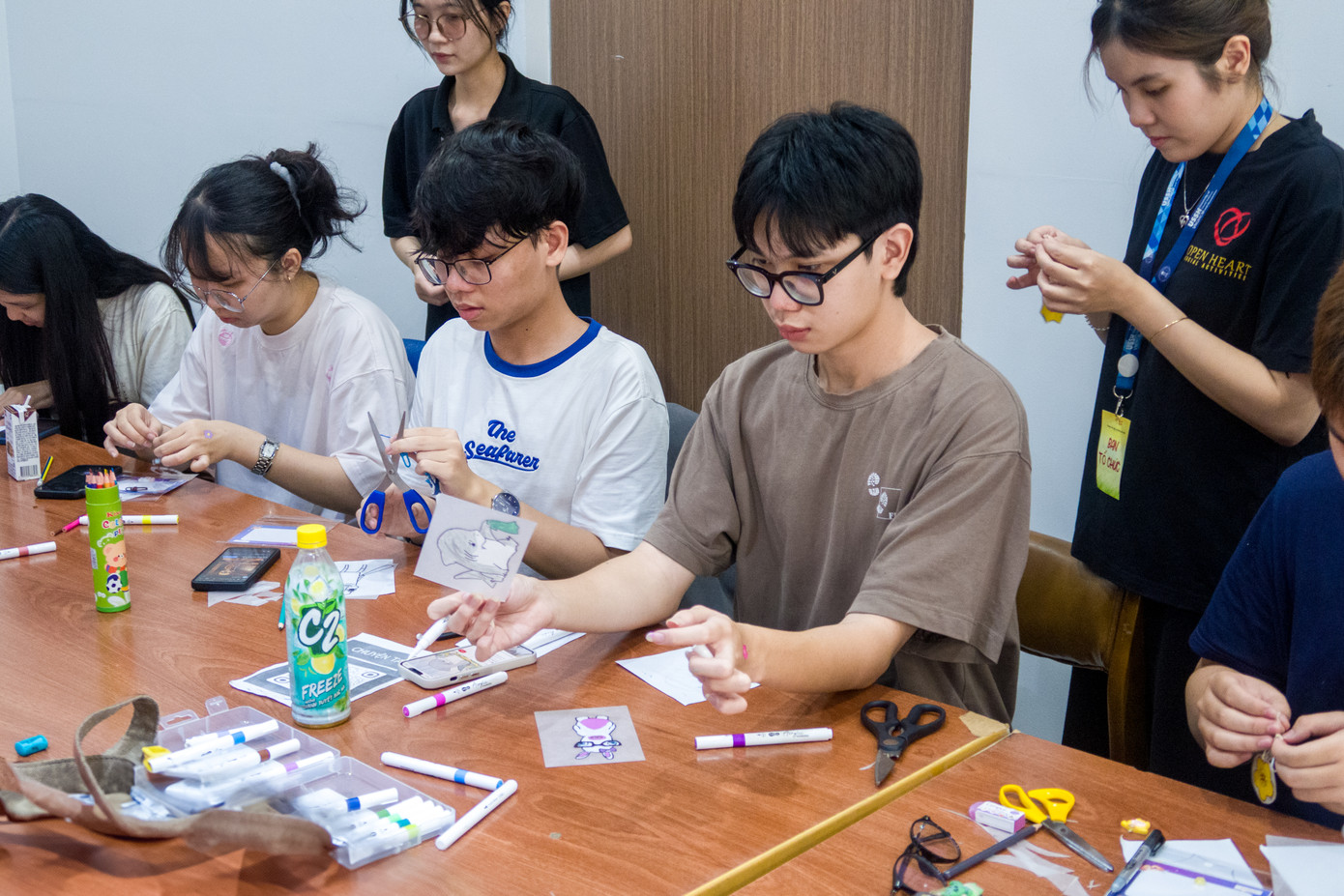 Các bạn trẻ trong buổi workshop “Chuyện Tay”. Các bạn trẻ trong buổi workshop “Chuyện Tay”.