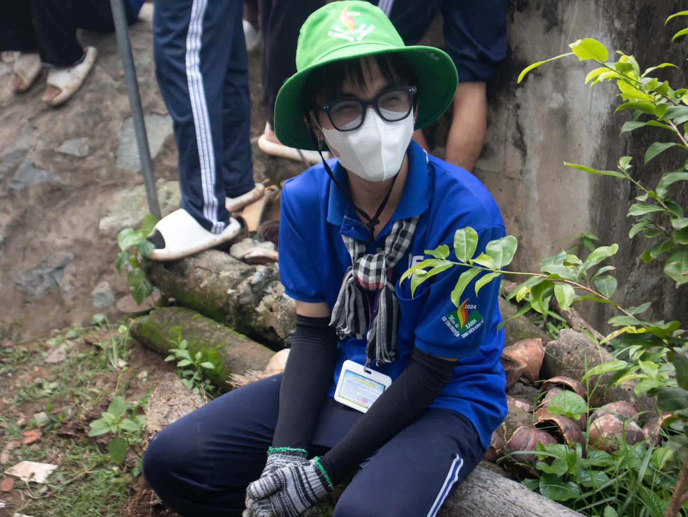 Hùng Dũng tham gia hoạt động &apos;Mùa Hè Xanh&apos;.