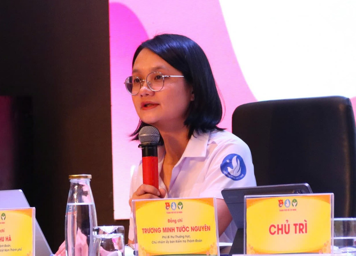 Chị Trần Thu Hà kết luận Hội nghị.