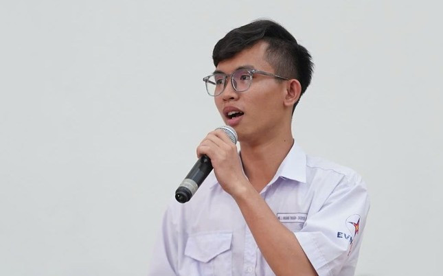 Hoàng Thuận (trường CĐ Điện lực) đặt câu hỏi tại hội thảo. (Ảnh: Duy Anh) Hoàng Thuận (trường CĐ Điện lực) đặt câu hỏi tại hội thảo. (Ảnh: Duy Anh)