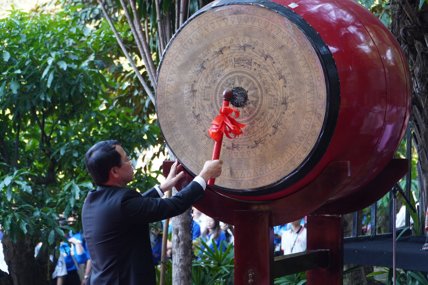 Nghi thức khai trống và khai chiêng trước buổi Lễ dâng hương các vua Hùng.