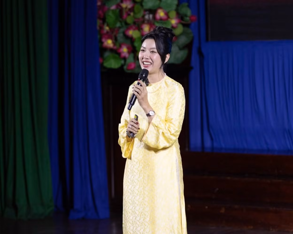 Á hậu Thúy Vân khép lại chương trình bằng những câu chuyện đầy cảm hứng.