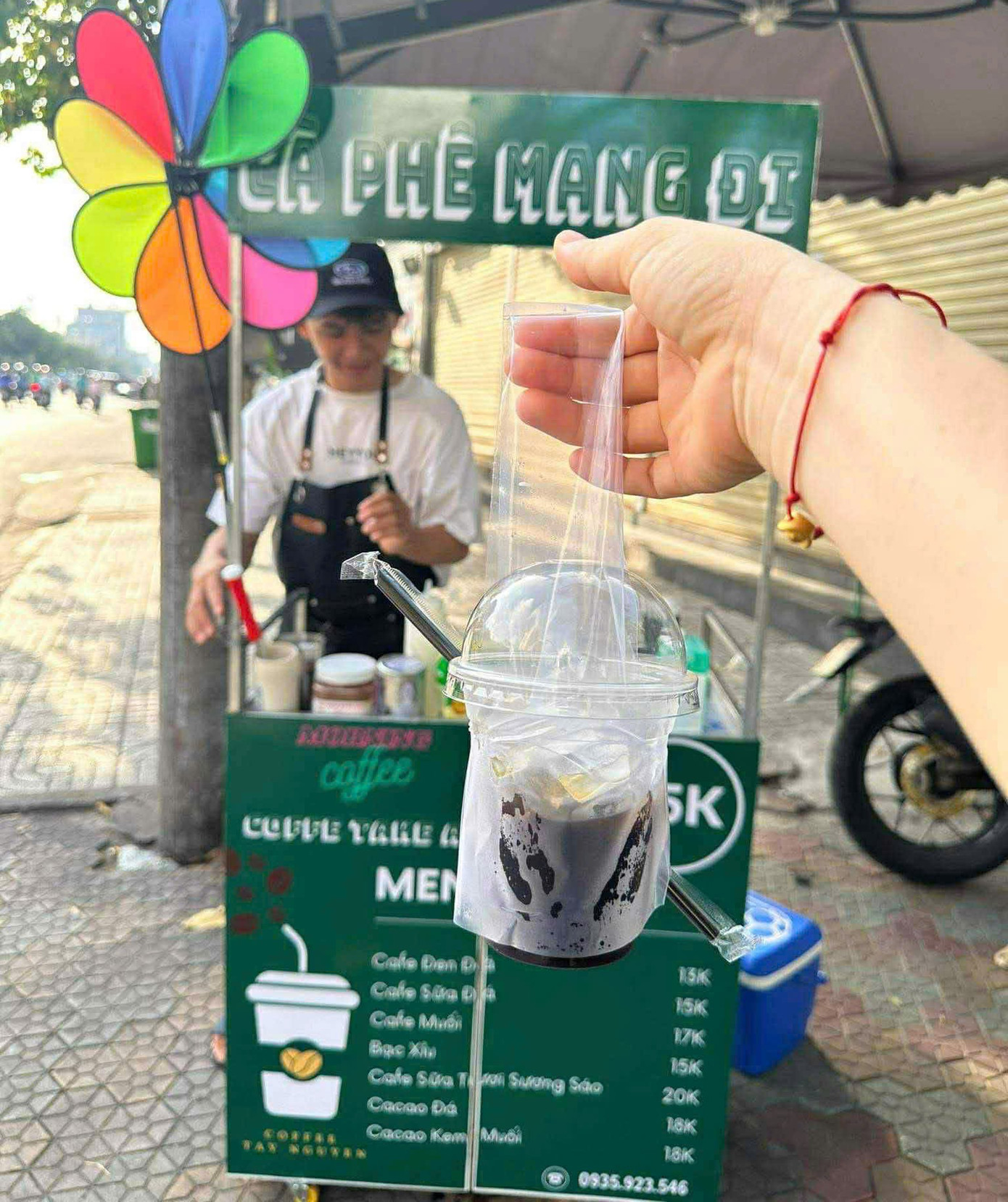 Hồ Xuân Hải lo lắng với việc hoàn thành nghĩa vụ thuế qua dự án kinh doanh của mình. Hồ Xuân Hải lo lắng với việc hoàn thành nghĩa vụ thuế qua dự án kinh doanh của mình.