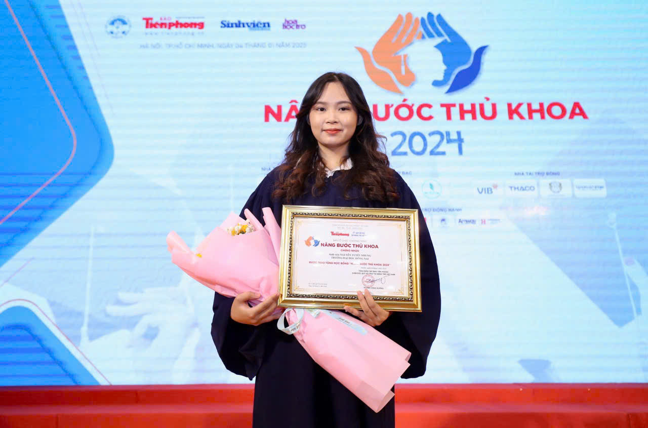 Nhung là 1 trong những sinh viên nhận học bổng ‘Nâng bước thủ khoa 2024’ do báo Tiền Phong tổ chức. Nhung là 1 trong những sinh viên nhận học bổng ‘Nâng bước thủ khoa 2024’ do báo Tiền Phong tổ chức.