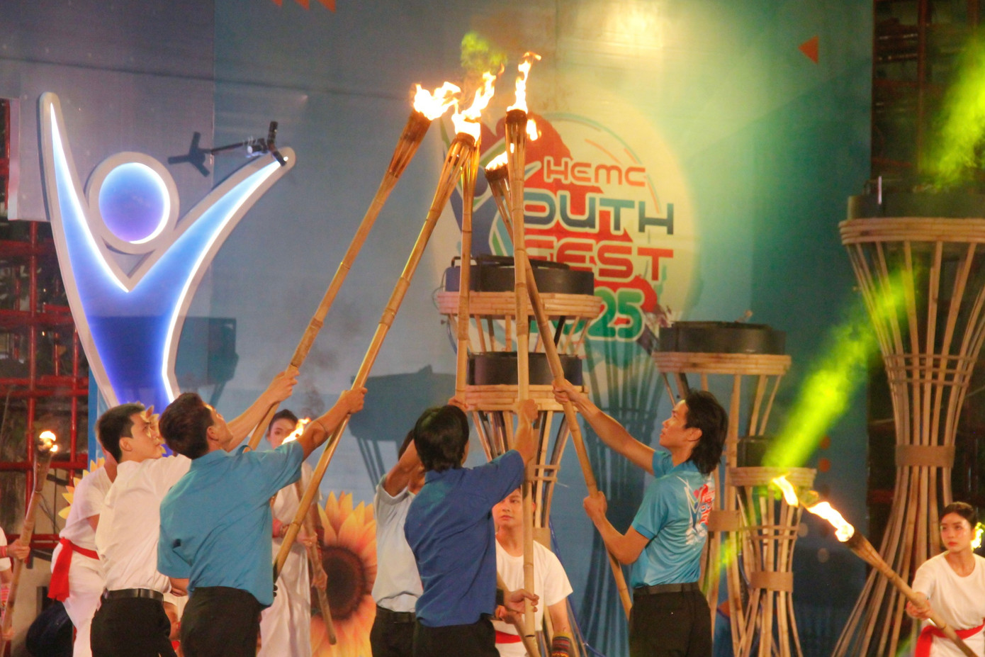Màn thắp đuốc mở màn Lễ hội Thanh niên 2025. Ảnh: Hoàng Anh
