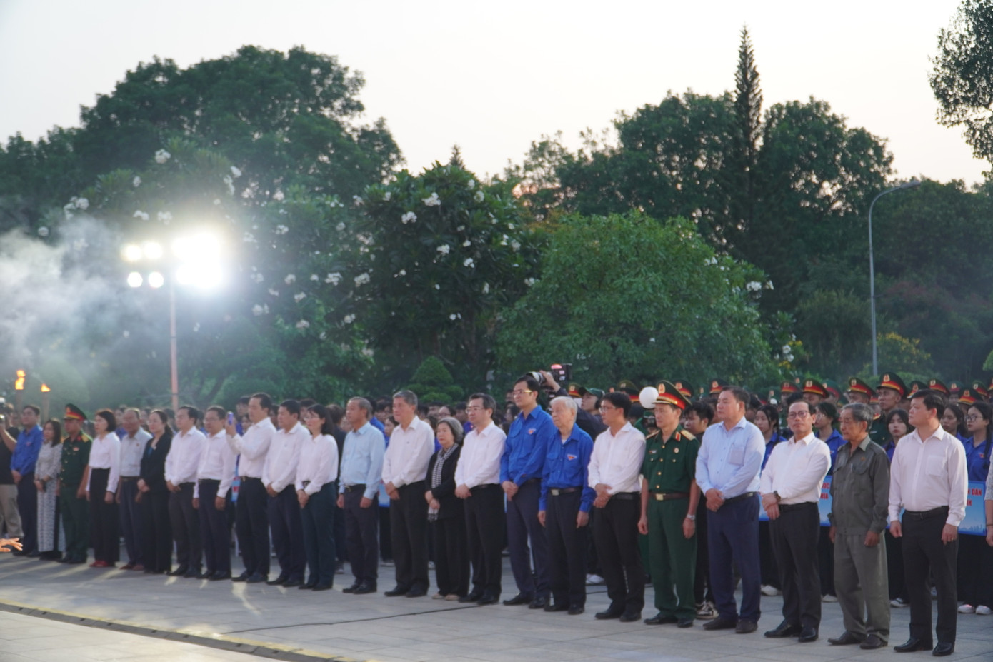 Lãnh đạo Trung ương và đại phương tham dự chương trình.