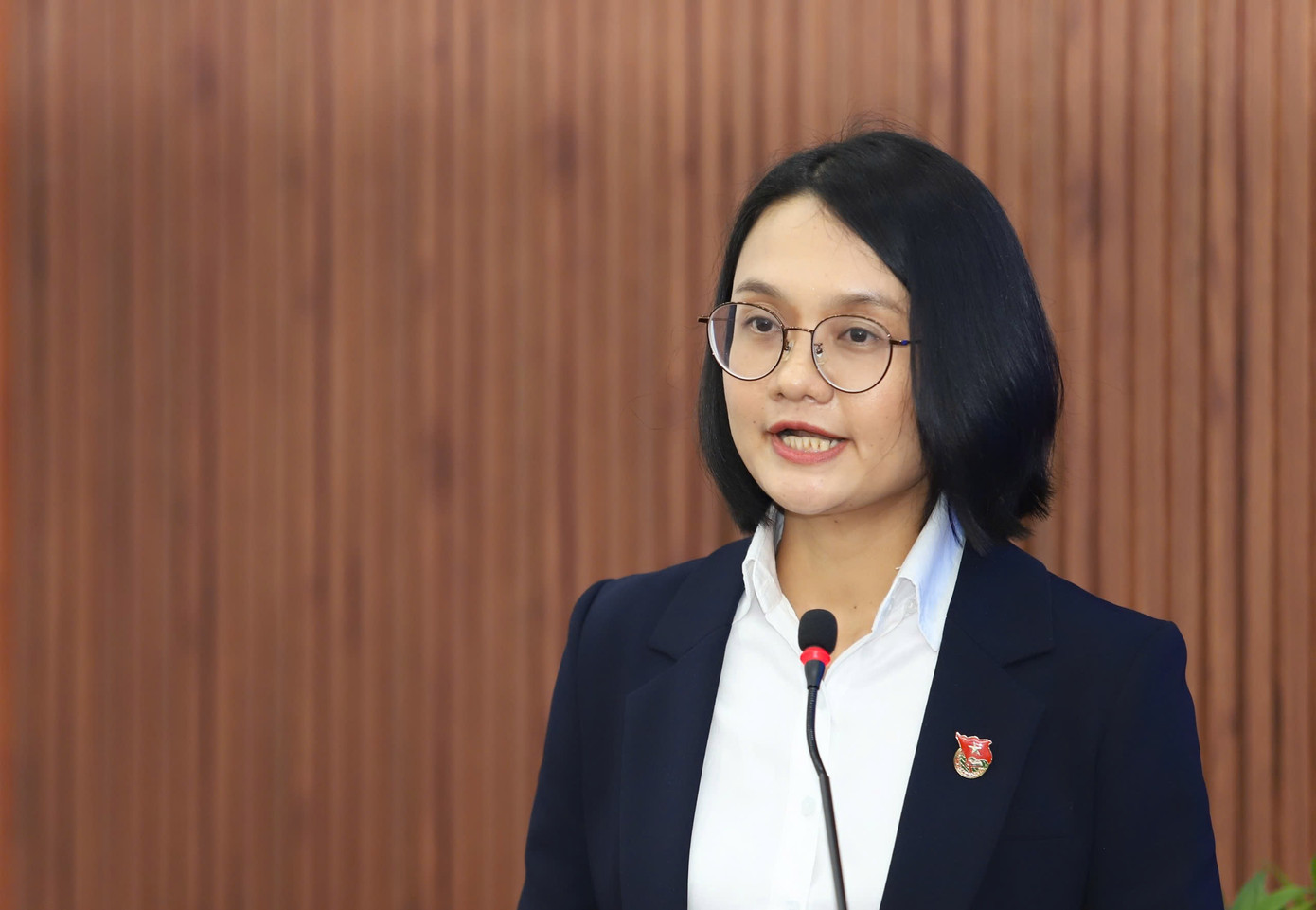 Chị Trần Thu Hà - Ủy viên BCH T.Ư Đoàn, Phó Chủ tịch T. Ư Hội Sinh viên Việt Nam, Phó Bí thư Thành Đoàn, Chủ tịch Hội Sinh viên TP. HCM trình bày tham luận tại Hội nghị. (Ảnh: Ngô Tùng) Chị Trần Thu Hà - Ủy viên BCH T.Ư Đoàn, Phó Chủ tịch T. Ư Hội Sinh viên Việt Nam, Phó Bí thư Thành Đoàn, Chủ tịch Hội Sinh viên TP. HCM trình bày tham luận tại Hội nghị. (Ảnh: Ngô Tùng)