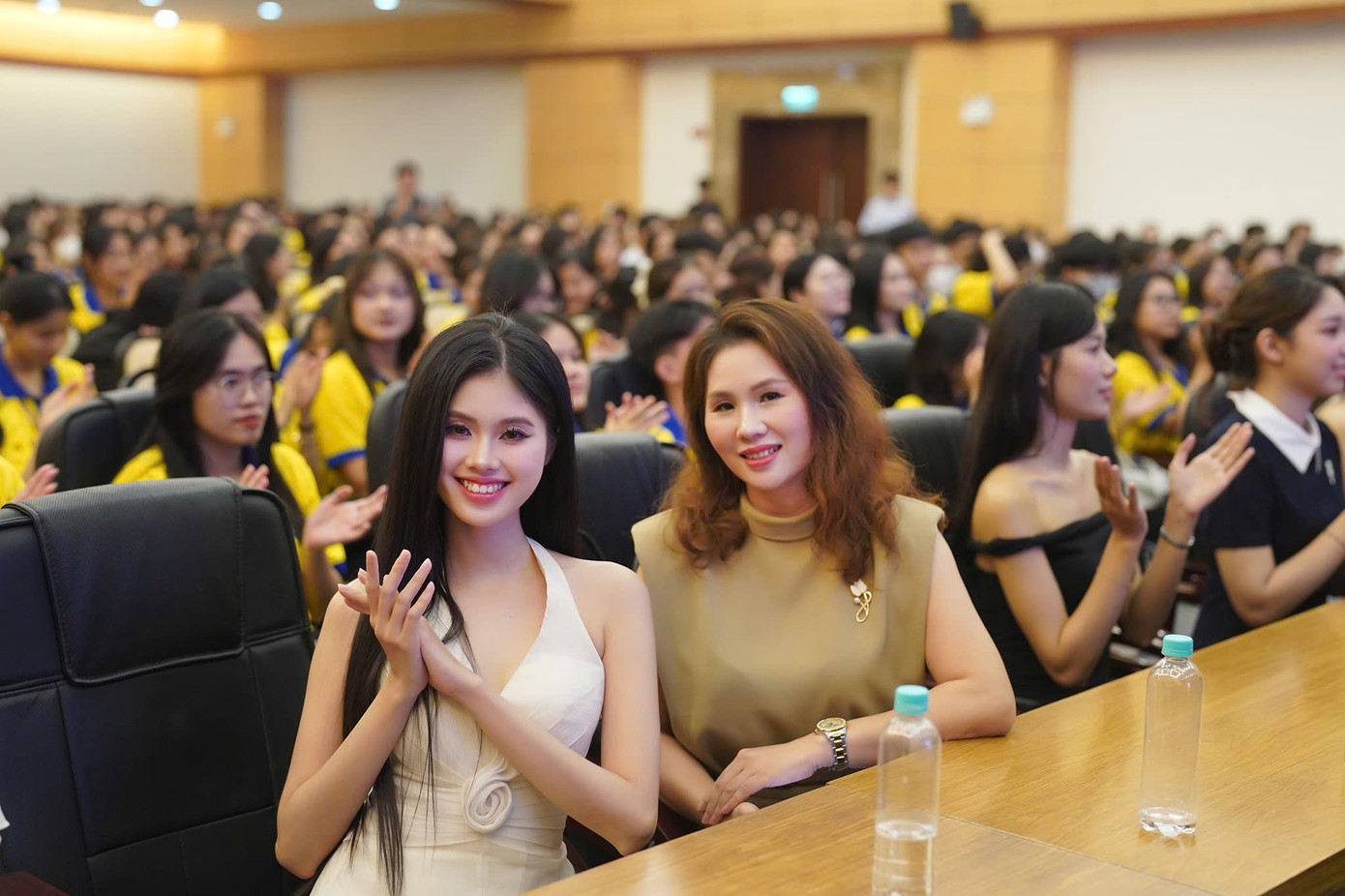 Rất đông các bạn sinh viên trường ĐH Tài chính - Marketing có mặt trong Ngày hội tuyển sinh 'Hoa hậu Việt Nam' 2024. (Ảnh: Phạm Nguyễn) Rất đông các bạn sinh viên trường ĐH Tài chính - Marketing có mặt trong Ngày hội tuyển sinh 'Hoa hậu Việt Nam' 2024. (Ảnh: Phạm Nguyễn)