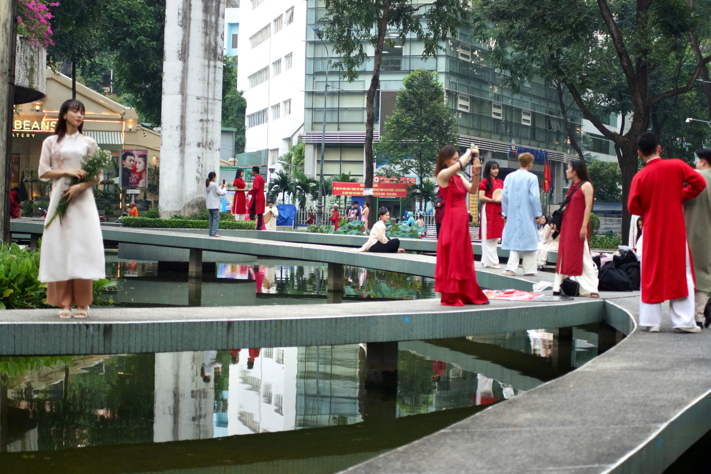 Hồ Con Rùa là 1 trong những địa điểm mà bạn trẻ TP. HCM chọn để check-in dịp đầu Xuân. Hồ Con Rùa là 1 trong những địa điểm mà bạn trẻ TP. HCM chọn để check-in dịp đầu Xuân.
