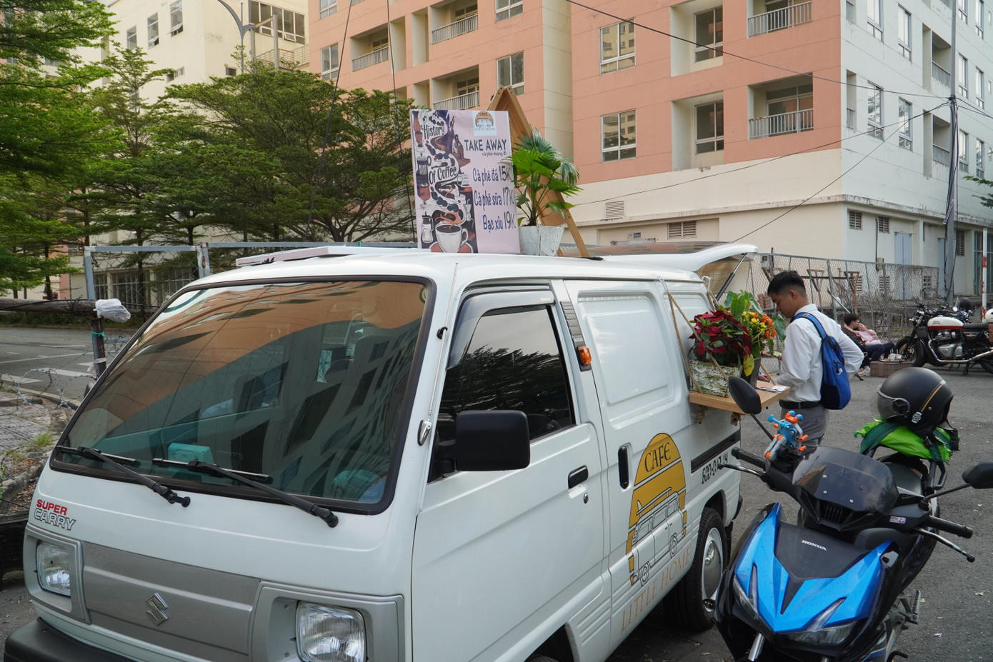 Một mô hình kinh doanh cà phê lưu động do một bạn trẻ làm chủ tại TP. Thủ Đức (TP. HCM). Một mô hình kinh doanh cà phê lưu động do một bạn trẻ làm chủ tại TP. Thủ Đức (TP. HCM).