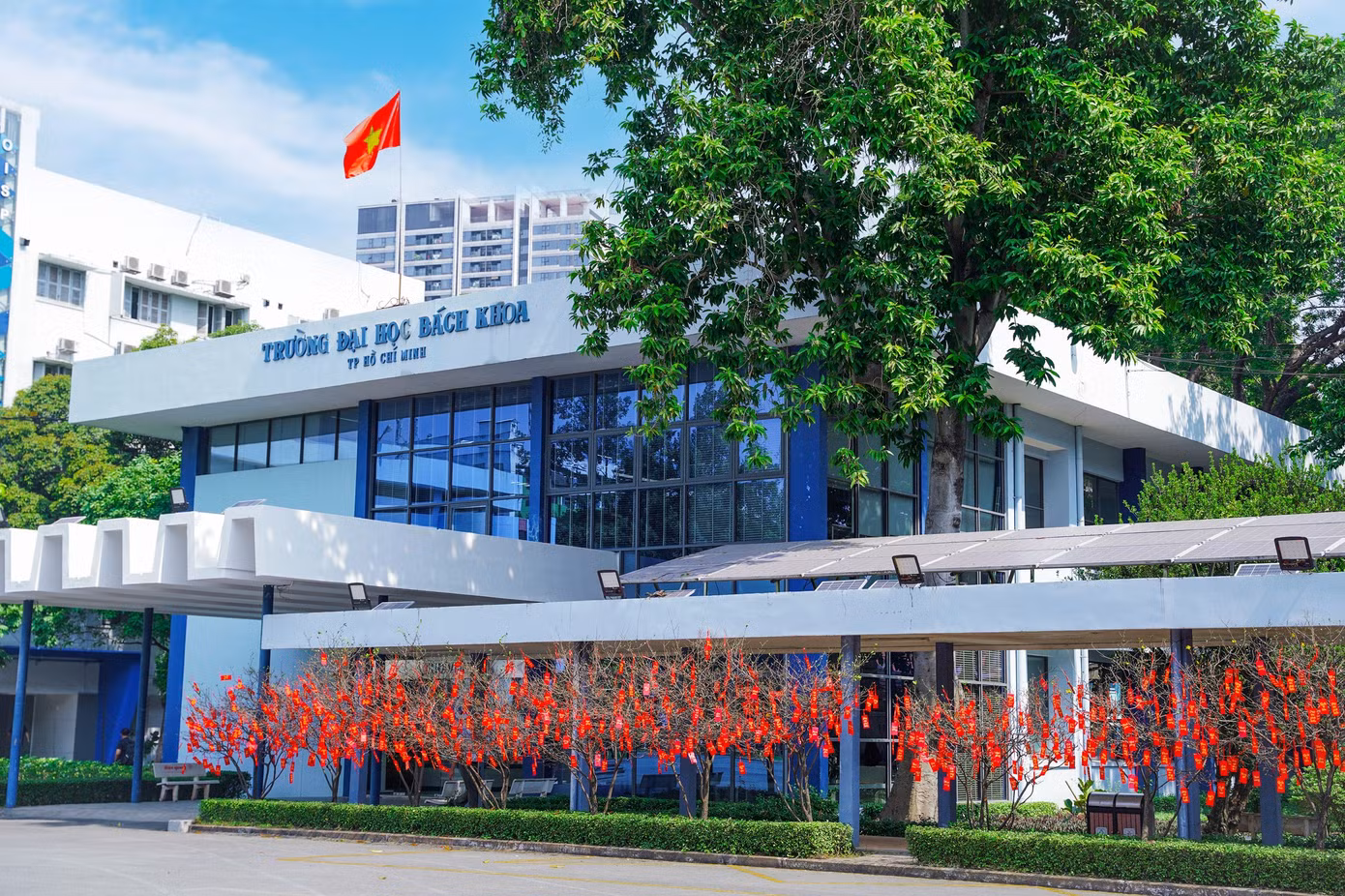 Trường ĐH Bách khoa (ĐHQG TP. HCM).