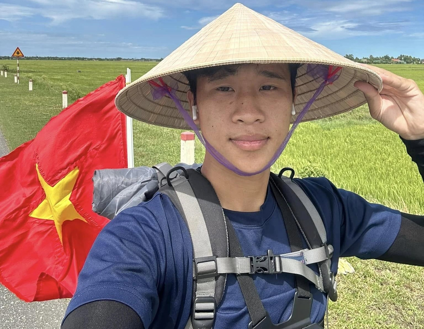 Quang Hà quan niệm: "Đi có thể không đến. Nhưng nếu không đi thì chắc chắn sẽ không đến". Quang Hà quan niệm: "Đi có thể không đến. Nhưng nếu không đi thì chắc chắn sẽ không đến".