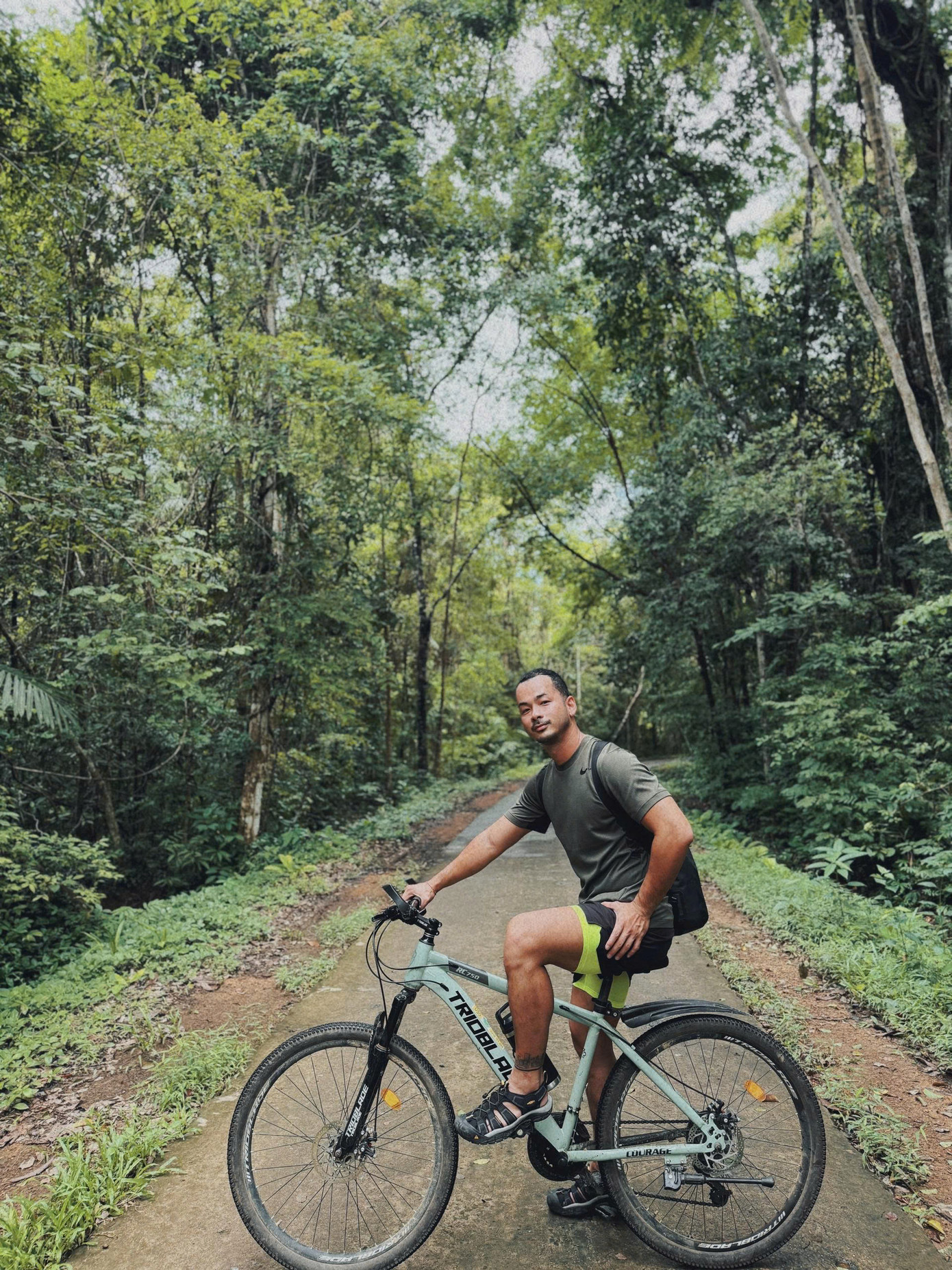 Nguyên Bảo đã có cơ hội được đặt chân đến hơn 30 quốc gia. Với anh, đây là trải nghiệm quý giá, thuận lợi cho quá trình khởi nghiệp của mình. (Ảnh: NVCC) Nguyên Bảo đã có cơ hội được đặt chân đến hơn 30 quốc gia. Với anh, đây là trải nghiệm quý giá, thuận lợi cho quá trình khởi nghiệp của mình. (Ảnh: NVCC)