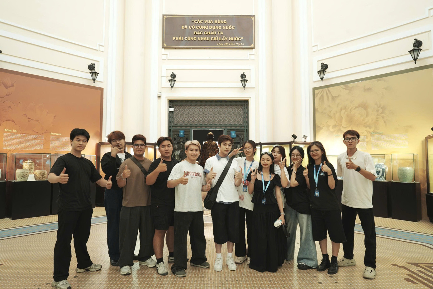 Với dự án 'Hồi sử', nhóm có nhiều trải nghiệm thú vị. Với dự án 'Hồi sử', nhóm có nhiều trải nghiệm thú vị.