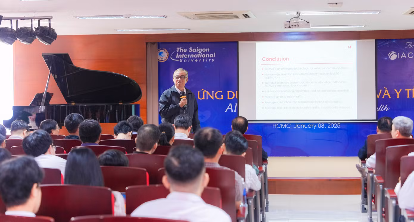 Các chuyên gia chia sẻ tại buổi hội thảo. Các chuyên gia chia sẻ tại buổi hội thảo.