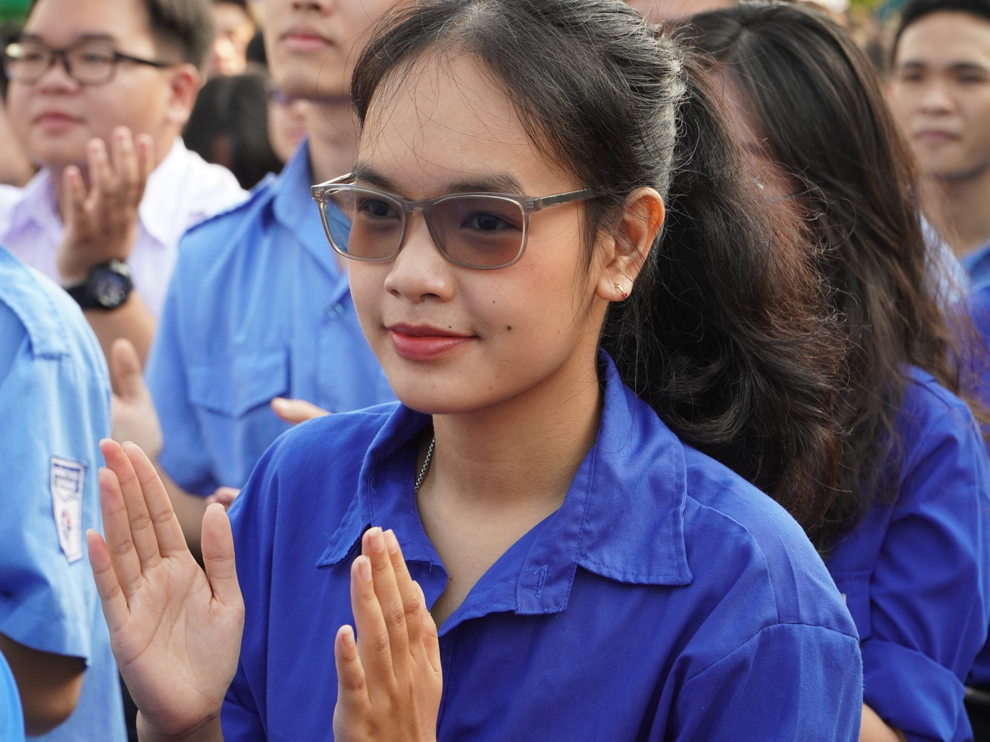 Các bạn sinh viên phấn khởi tham dự Lễ ra quân.