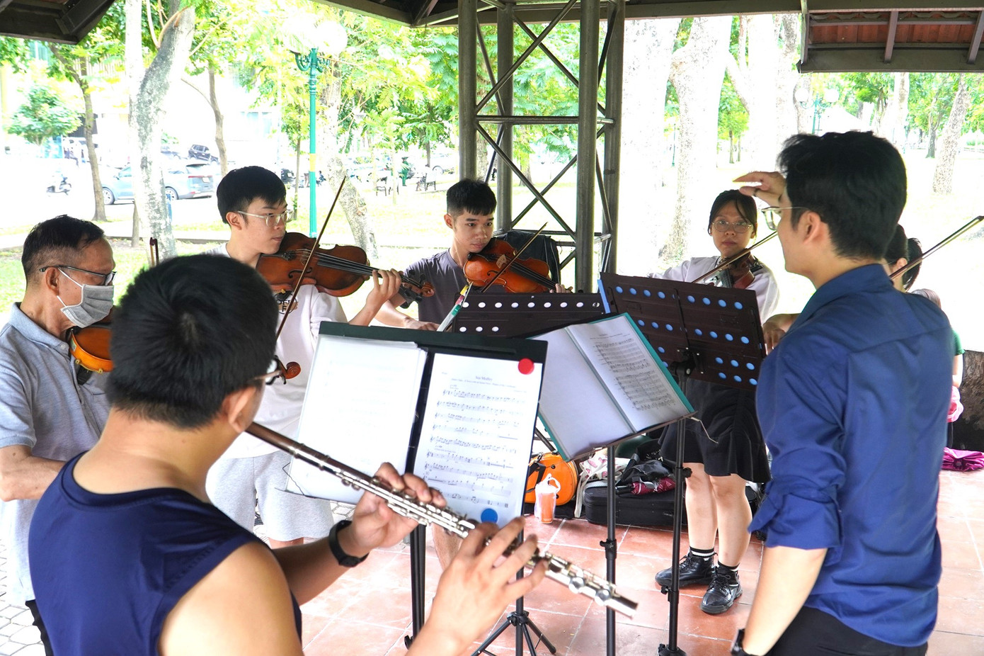 Các bạn trẻ tập luyện tại Công viên 23/9 (Q. 1, TP. HCM) Các bạn trẻ tập luyện tại Công viên 23/9 (Q. 1, TP. HCM)