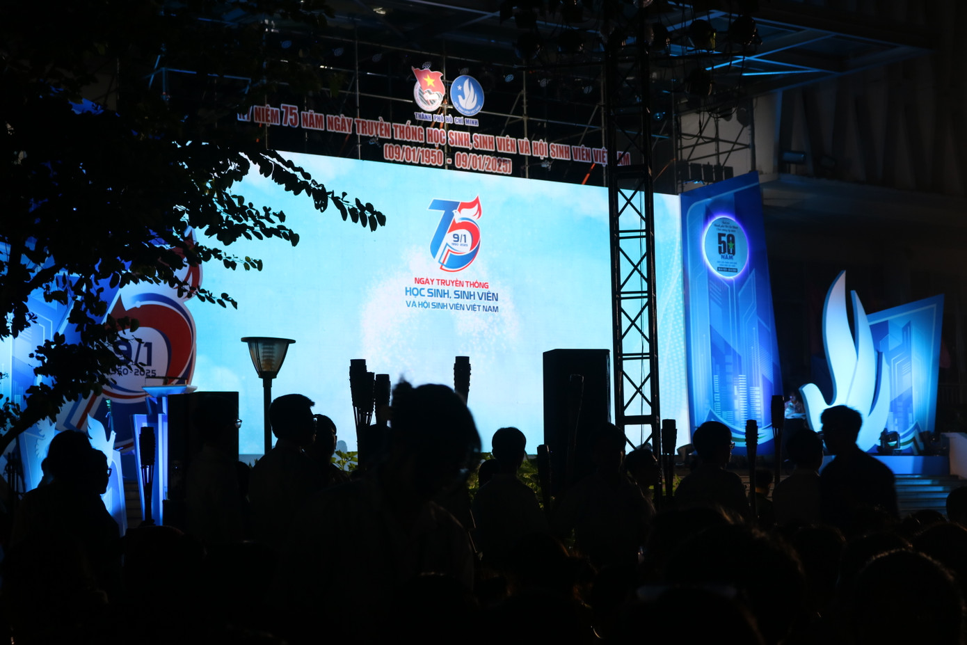 Những hoạt cảnh ôn lại Ngày truyền thống Học sinh, sinh viên và Hội Sinh viên Việt Nam.
