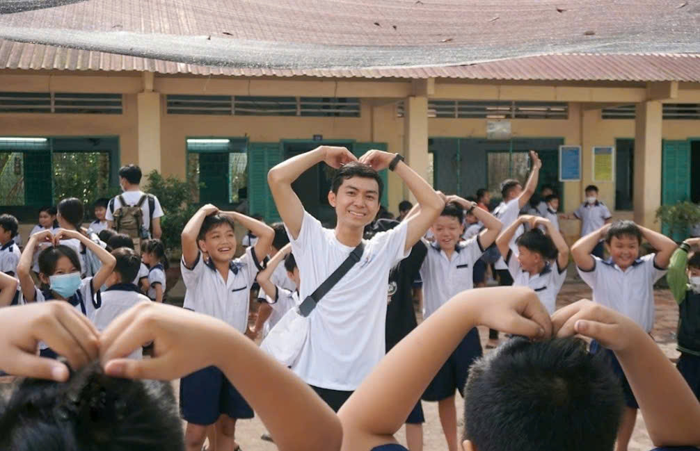 Hoàng Bảo tích cực tham gia các hoạt động thiện nguyện.