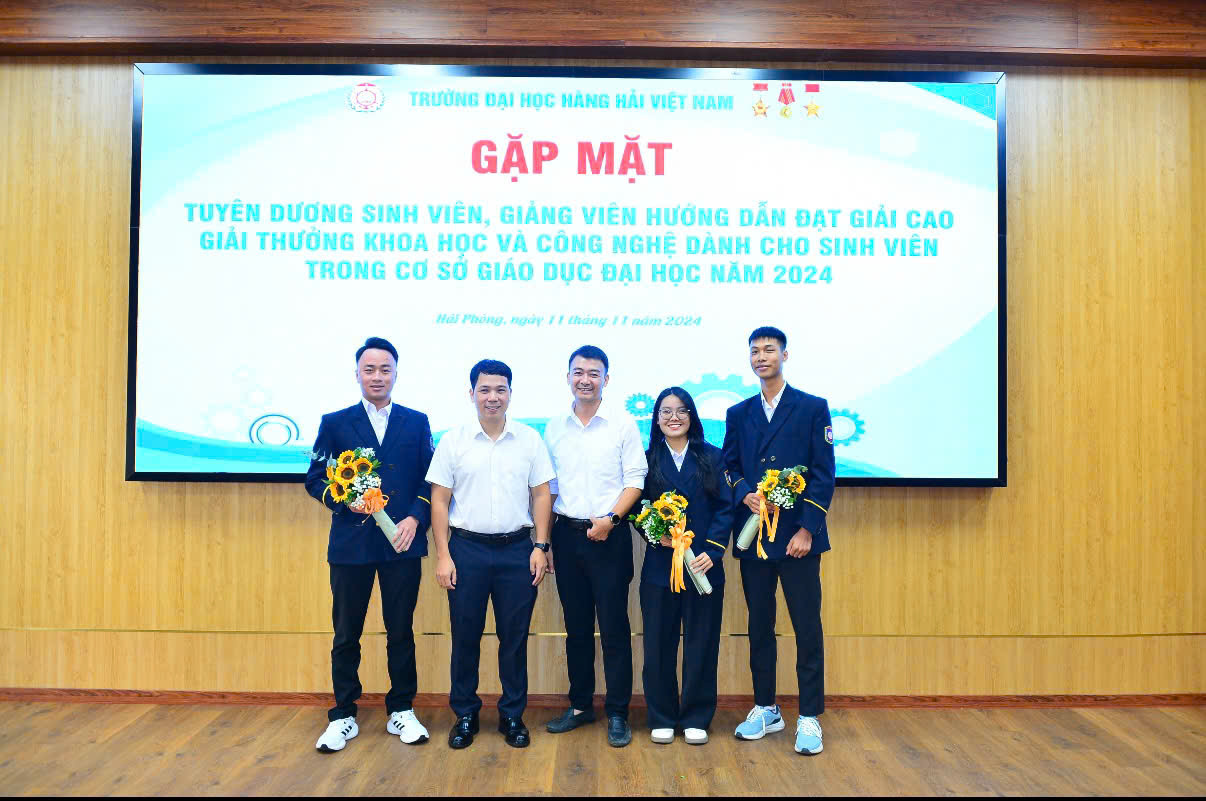 Nhóm dự án còn được trường ĐH Hàng hải Việt Nam khen thưởng.