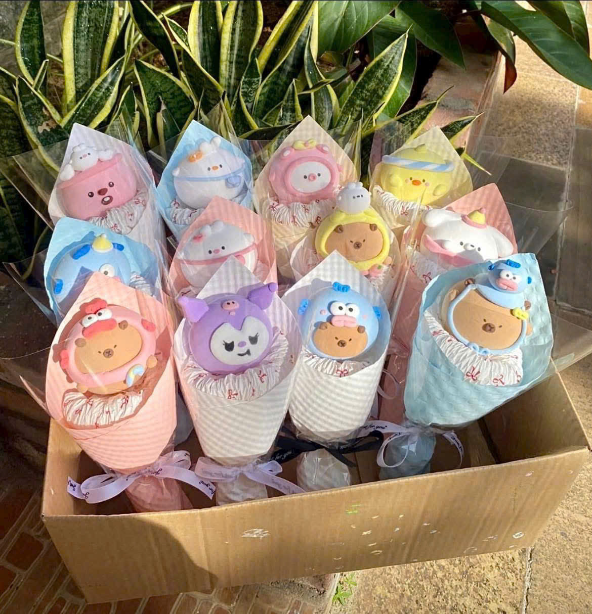 Những chiếc hộp combo gồm hoa và quà ngày càng thu hút bạn trẻ. Những chiếc hộp combo gồm hoa và quà ngày càng thu hút bạn trẻ.