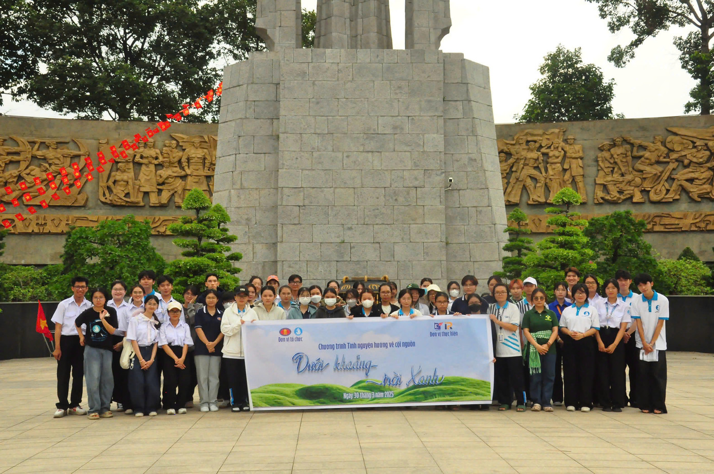 Chương trình “Dưới khoảng trời xanh” đã để lại nhiều dấu ấn trong lòng các bạn sinh viên. Chương trình “Dưới khoảng trời xanh” đã để lại nhiều dấu ấn trong lòng các bạn sinh viên.