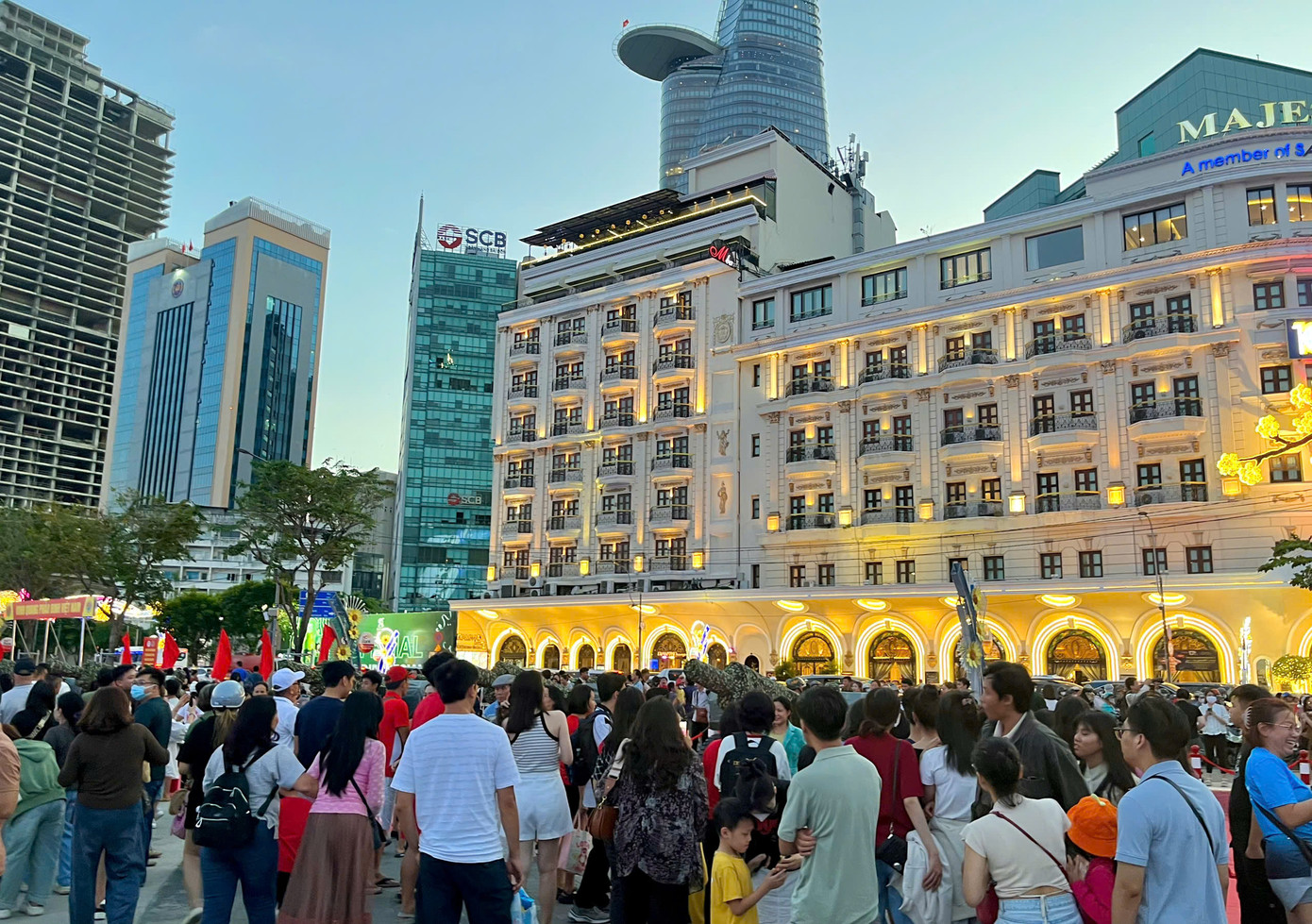 Khung cảnh nhộn nhịp tại bến Bạch Đằng (Q. 1, TP. HCM). Khung cảnh nhộn nhịp tại bến Bạch Đằng (Q. 1, TP. HCM).