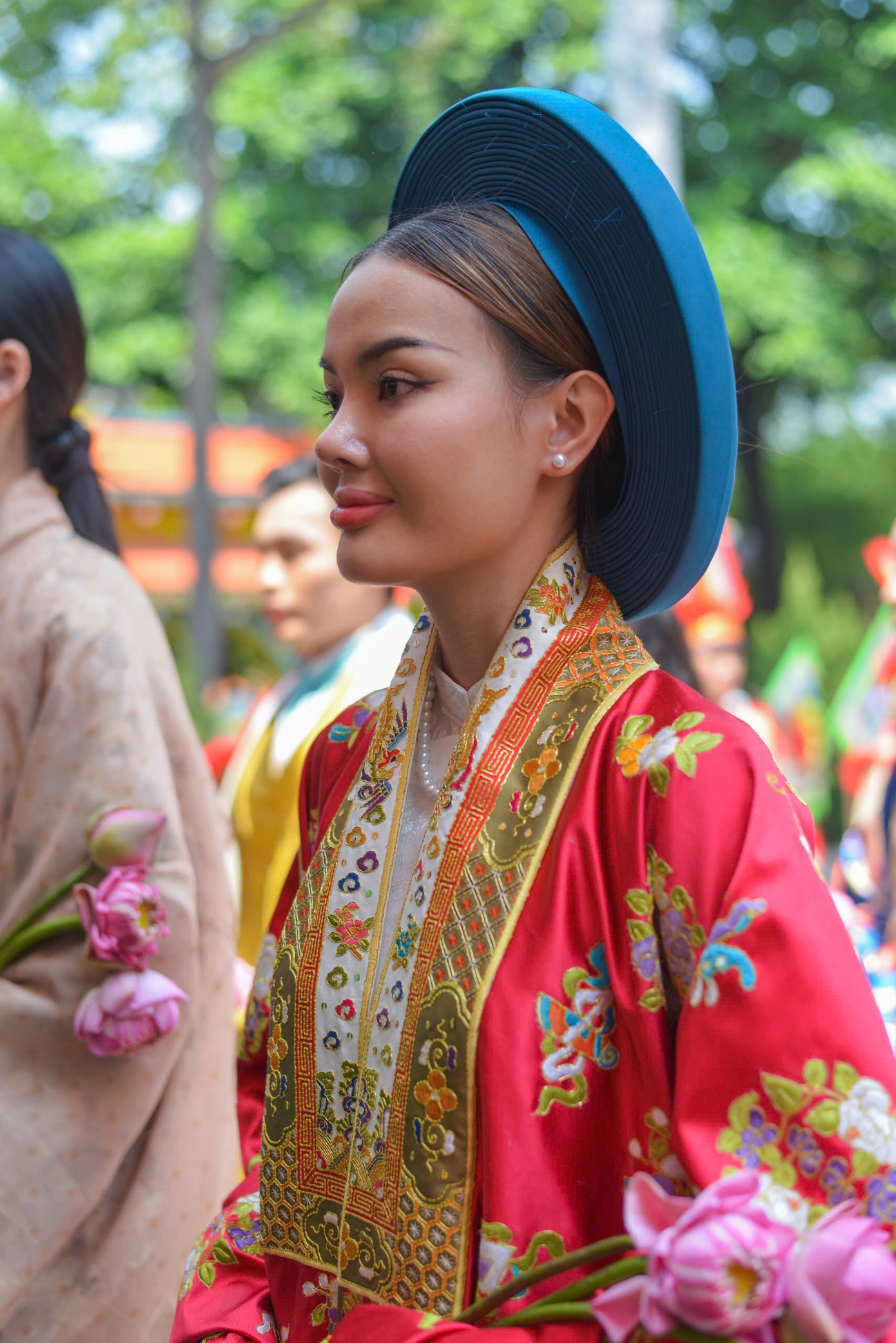 Nguyễn Thanh Thanh (Á Hậu 2, Hoa hậu Văn hóa Hữu nghị Quốc tế 2025) có mặt tại sự kiện để tham gia đồng diễn Việt phục.