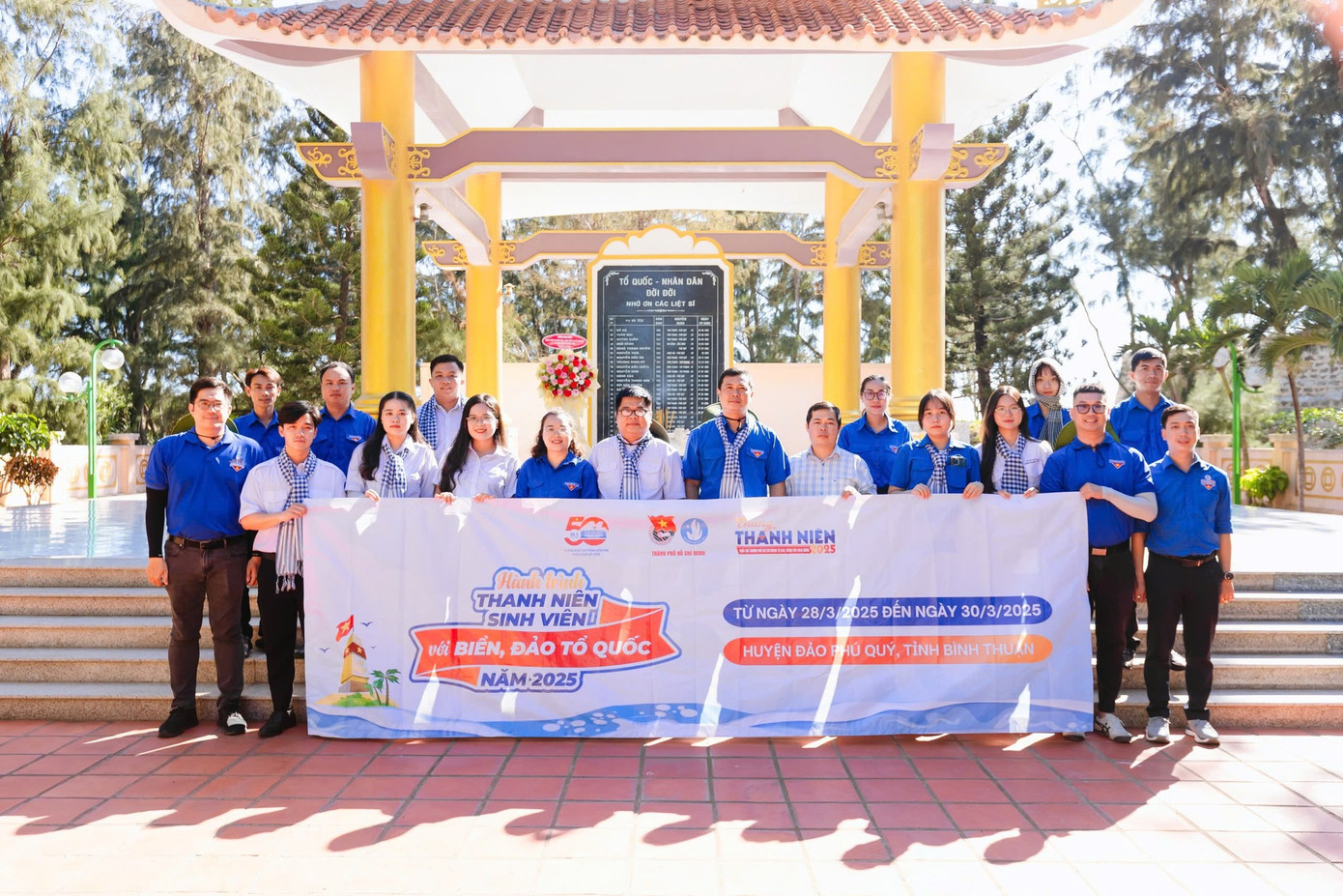 Chương trình gồm nhiều tuyến hoạt động đồng hành, hỗ trợ đoàn viên, thanh thiếu nhi, chiến sĩ và người dân trên địa bàn huyện đảo Phú Quý: Trao tặng 200 lá cờ Tổ quốc và thực hiện “Tuyến đường cờ Tổ quốc” tại thôn Hội An; Thăm hỏi và trao tặng 7 hệ thống loa cho các đơn vị lực lượng vũ trang trên địa bàn huyện; Trao tặng 35 suất học bổng cho học sinh khó khăn trên địa bàn Huyện.