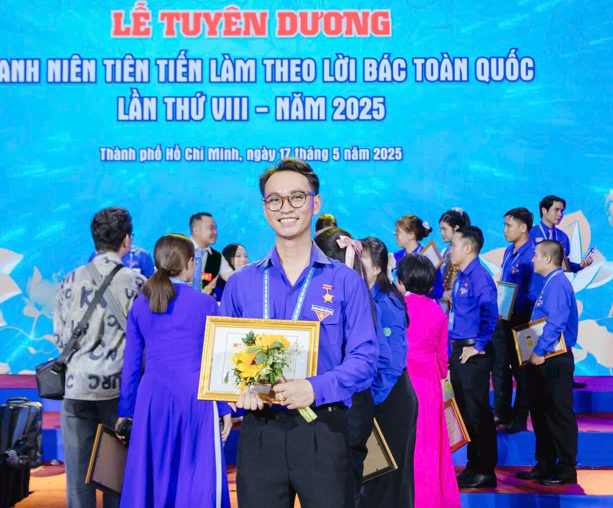 Sơn là một trong 444 đại biểu được vinh danh tại Đại hội Thanh niên tiên tiến làm theo lời Bác toàn quốc, năm 2025. Sơn là một trong 444 đại biểu được vinh danh tại Đại hội Thanh niên tiên tiến làm theo lời Bác toàn quốc, năm 2025.