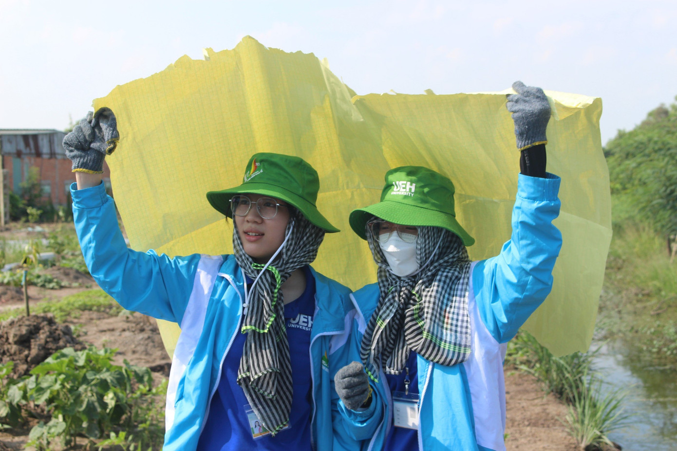 Nhật Hạ tích cực tham gia các hoạt động tình nguyện.