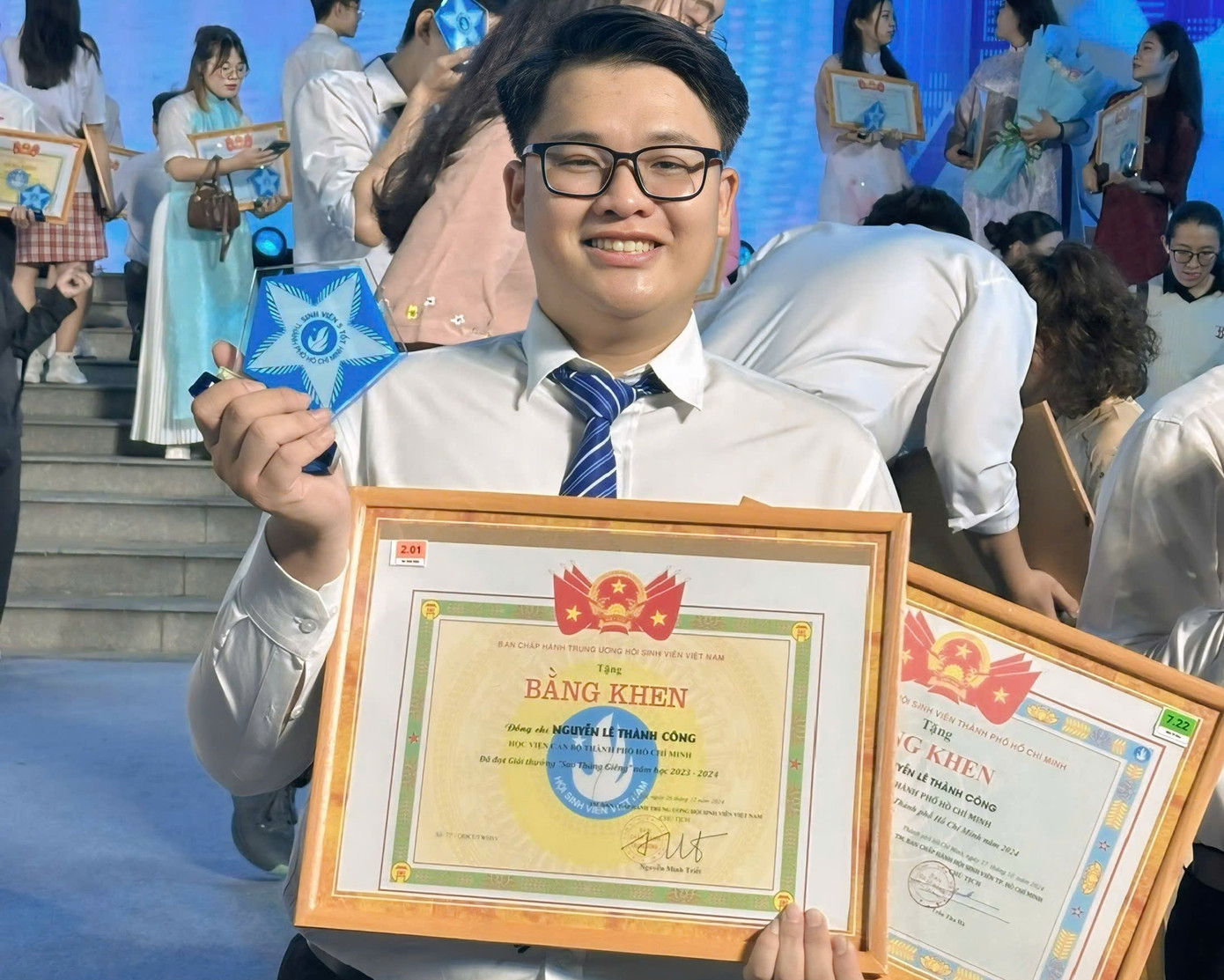 Thành Công nhận nhiều bằng khen của Hội Sinh viên TP. HCM và T.Ư Hội Sinh viên Việt Nam.