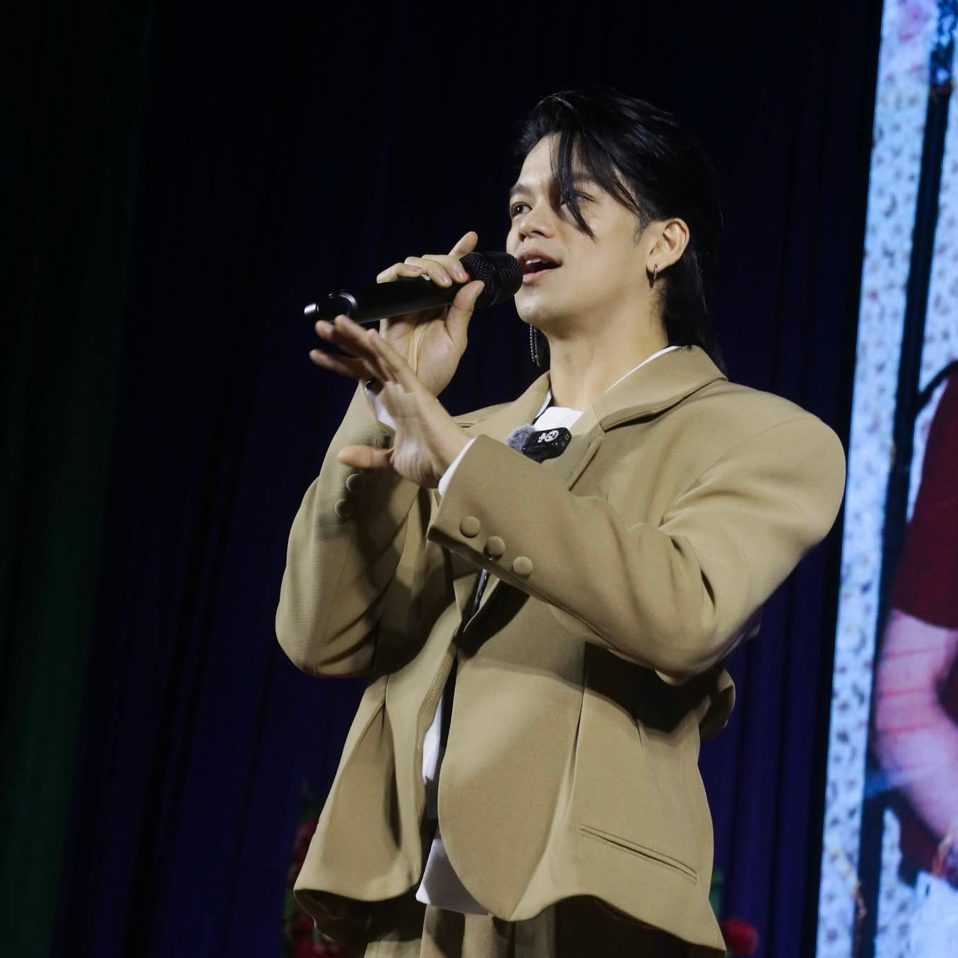 Nghệ sĩ (S)TRONG Trọng Hiếu khẳng định rằng chính sự dám khác biệt đã tạo nên giá trị độc đáo trong nghệ thuật của mình. Nghệ sĩ (S)TRONG Trọng Hiếu khẳng định rằng chính sự dám khác biệt đã tạo nên giá trị độc đáo trong nghệ thuật của mình.