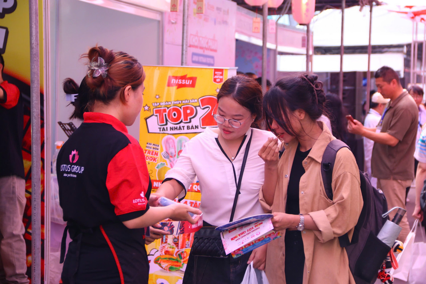 Những gian hàng mang đến cho những bạn trẻ nhiều trải nghiệm về văn hóa Nhật Bản.