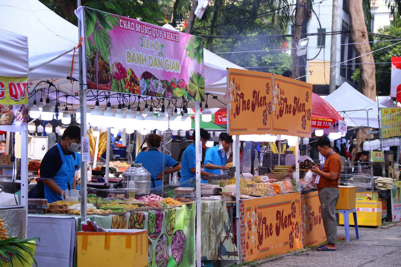Những gian hàng ẩm thực tại Lễ hội.
