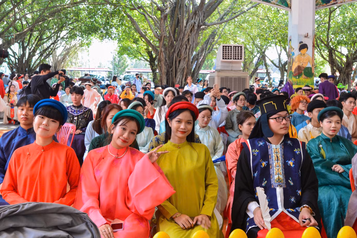 Rất đông bạn trẻ tham gia chương trình.
