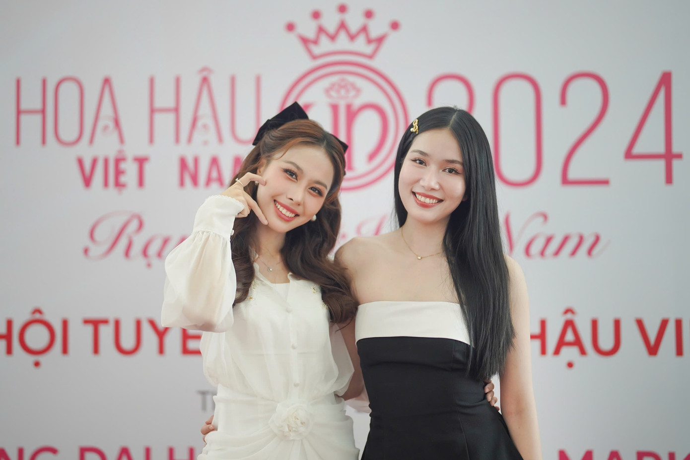 Á hậu Lê Nguyễn Ngọc Hằng (trái) và Á hậu Phạm Ngọc Phương Anh - hai khách mời - chia sẻ tại Ngày hội tuyển sinh. (Phạm Nguyễn) Á hậu Lê Nguyễn Ngọc Hằng (trái) và Á hậu Phạm Ngọc Phương Anh - hai khách mời - chia sẻ tại Ngày hội tuyển sinh. (Phạm Nguyễn)