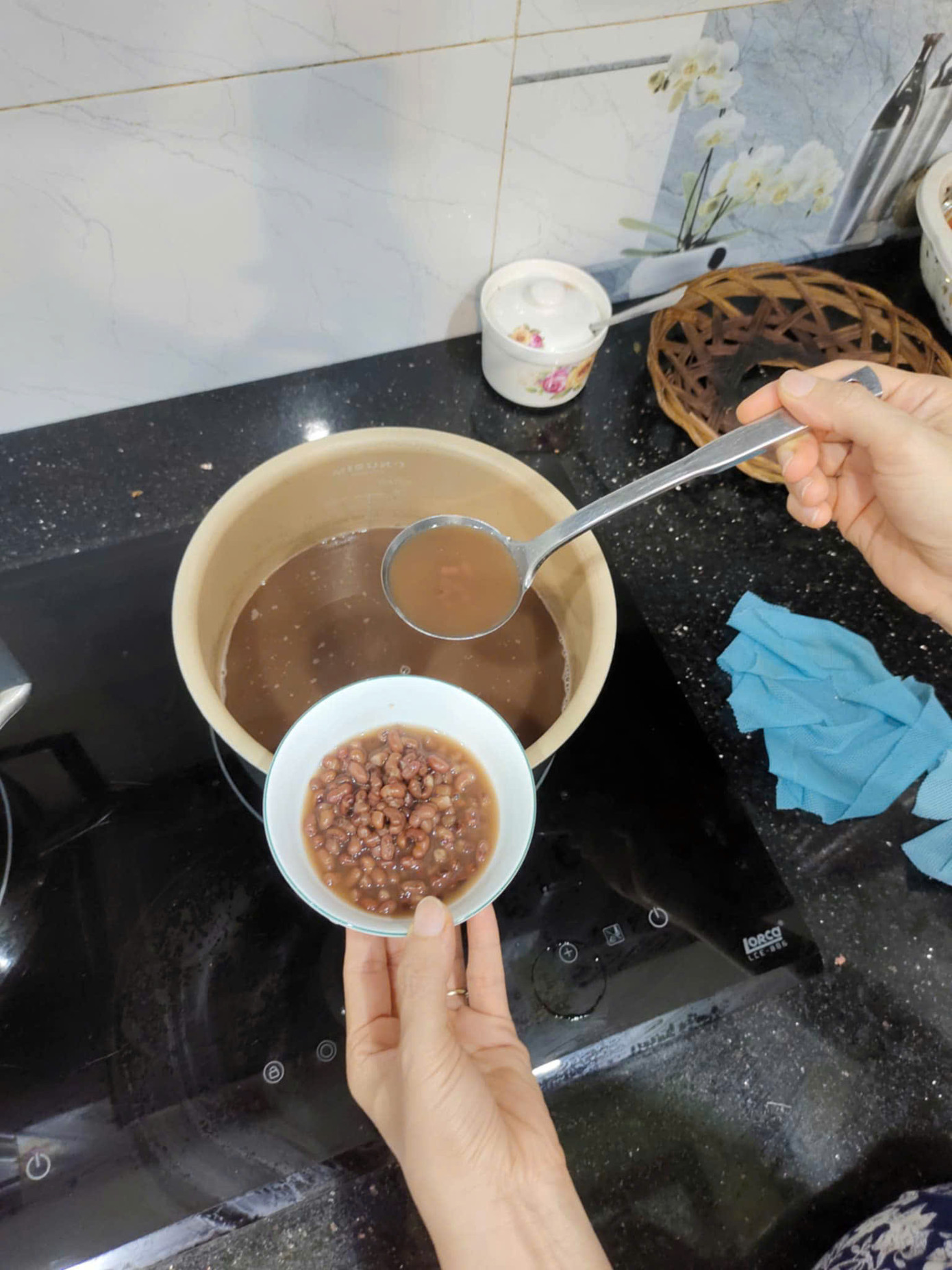 Món chè đậu cô Hà muốn giải nhiệt cho con. Món chè đậu cô Hà muốn giải nhiệt cho con.