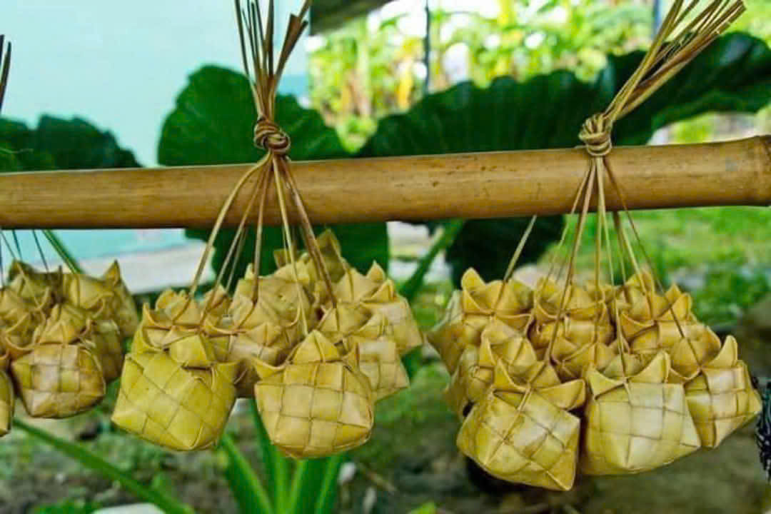 Các gian hàng bánh dân gian hấp dẫn tại Lễ hội.